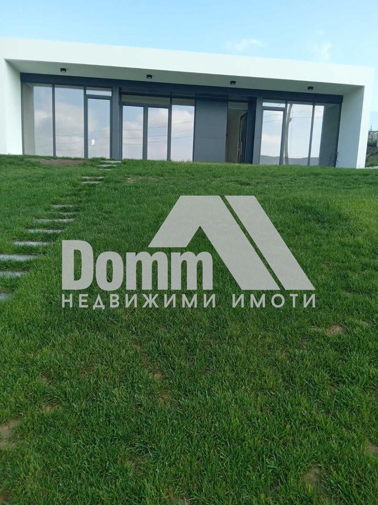 Продава КЪЩА, област Добрич, с. Оброчище • 160000 € / 312932.80 лв. • 14102585 1