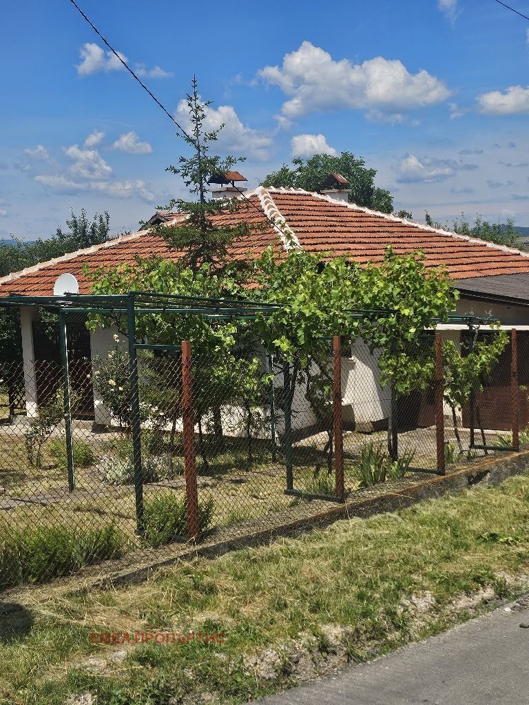 Продава КЪЩА, с. Бабица, област Перник