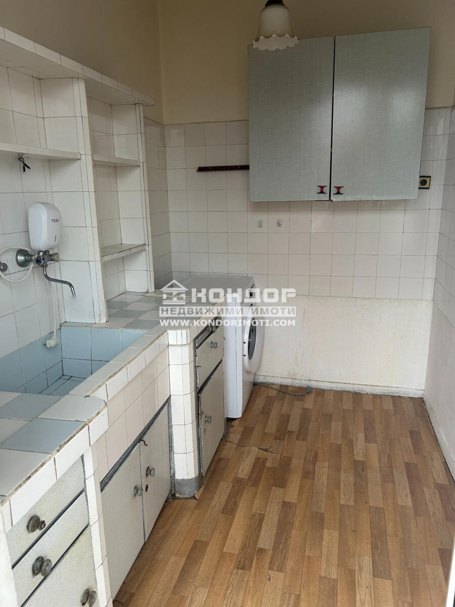 Продава ЕТАЖ ОТ КЪЩА, гр. Пловдив, Център, снимка 3 - Етаж от къща - 54120131