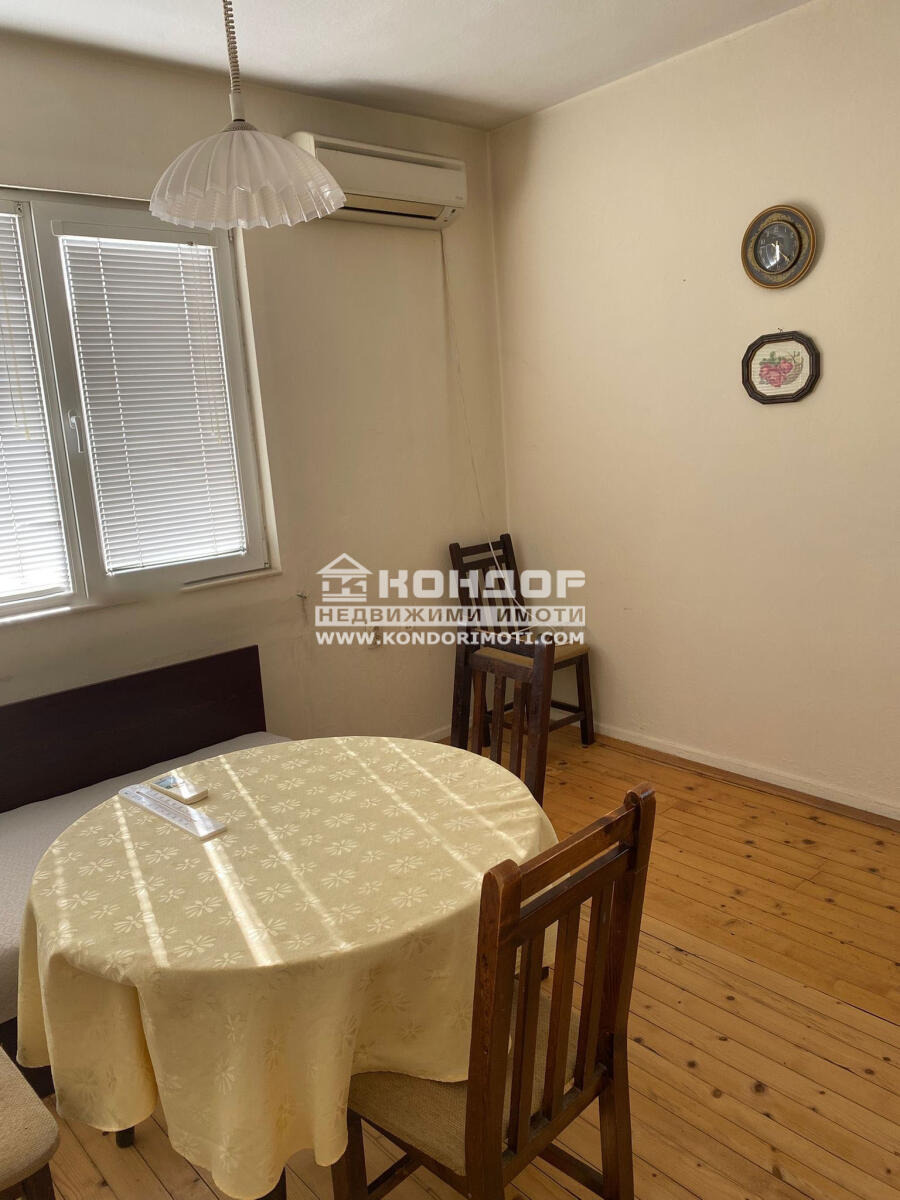 Продава ЕТАЖ ОТ КЪЩА, гр. Пловдив, Център, снимка 2 - Етаж от къща - 54120131