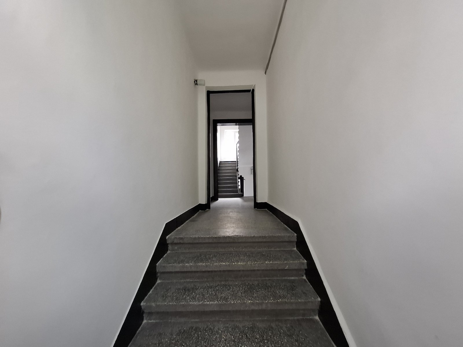 Продава 3-СТАЕН, гр. София, Център, снимка 4 - Апартаменти - 54029000