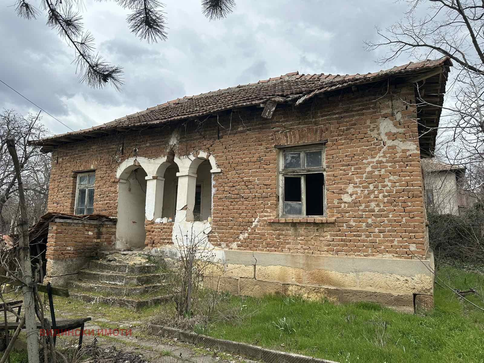 Продава КЪЩА, с. Градец, област Видин