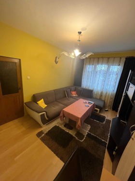 1 chambre Kyutchouk Parij, Plovdiv 1