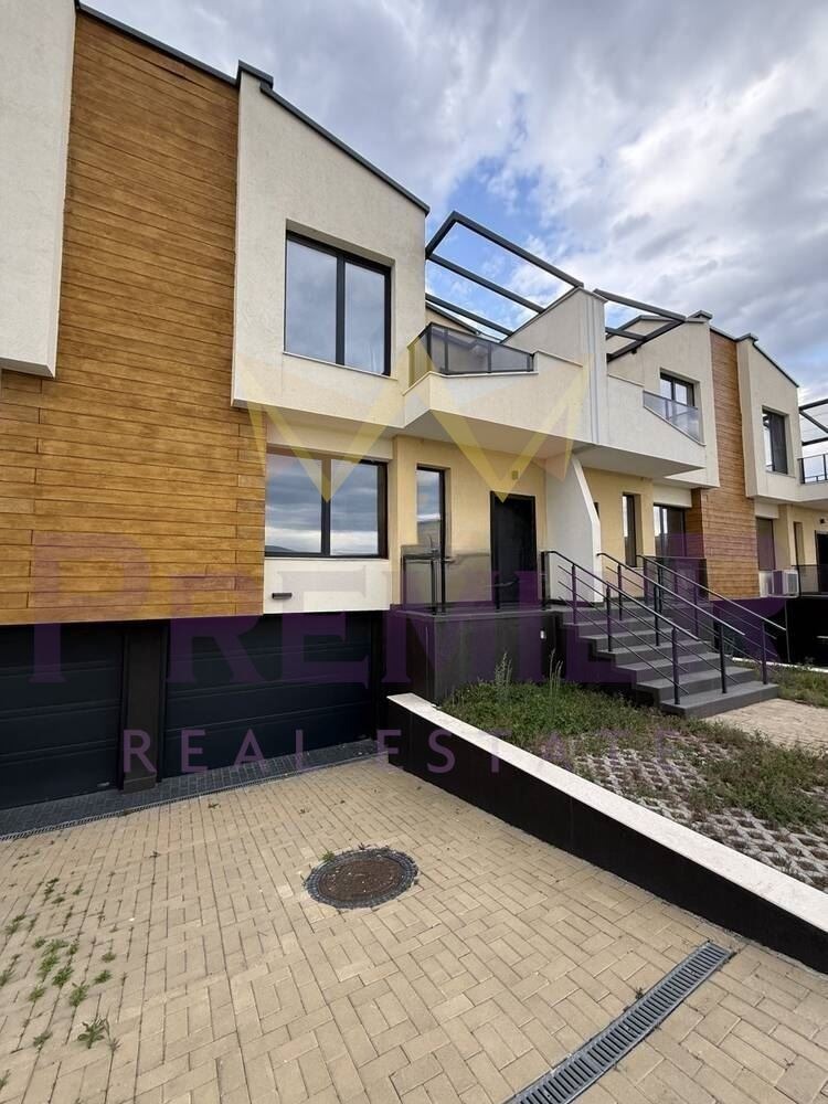 Продава КЪЩА, гр. Пловдив, Западен