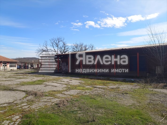 Продава ПРОМ. ПОМЕЩЕНИЕ, с. Езерово, област Пловдив, снимка 3 - Производствени сгради - 54446370