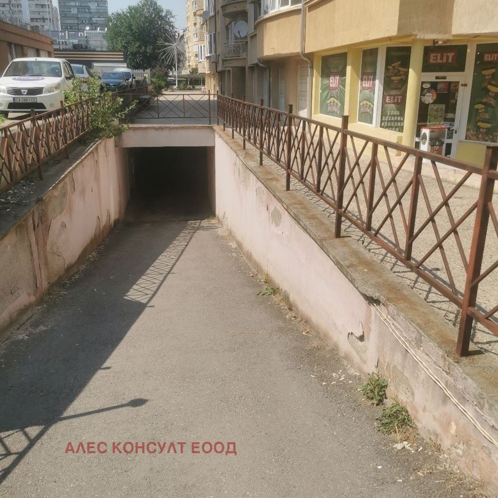 Продава ГАРАЖ, ПАРКОМЯСТО, гр. София, Гоце Делчев, снимка 4 - Гаражи и паркоместа - 55789186