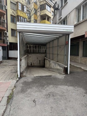 Autotalli Tsentar, Sofia