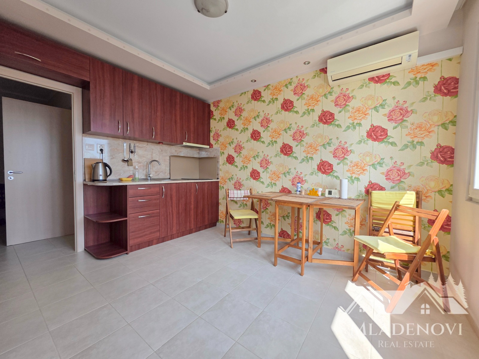 Продава 2-СТАЕН, гр. Бургас, Изгрев, снимка 3 - Апартаменти - 55801746