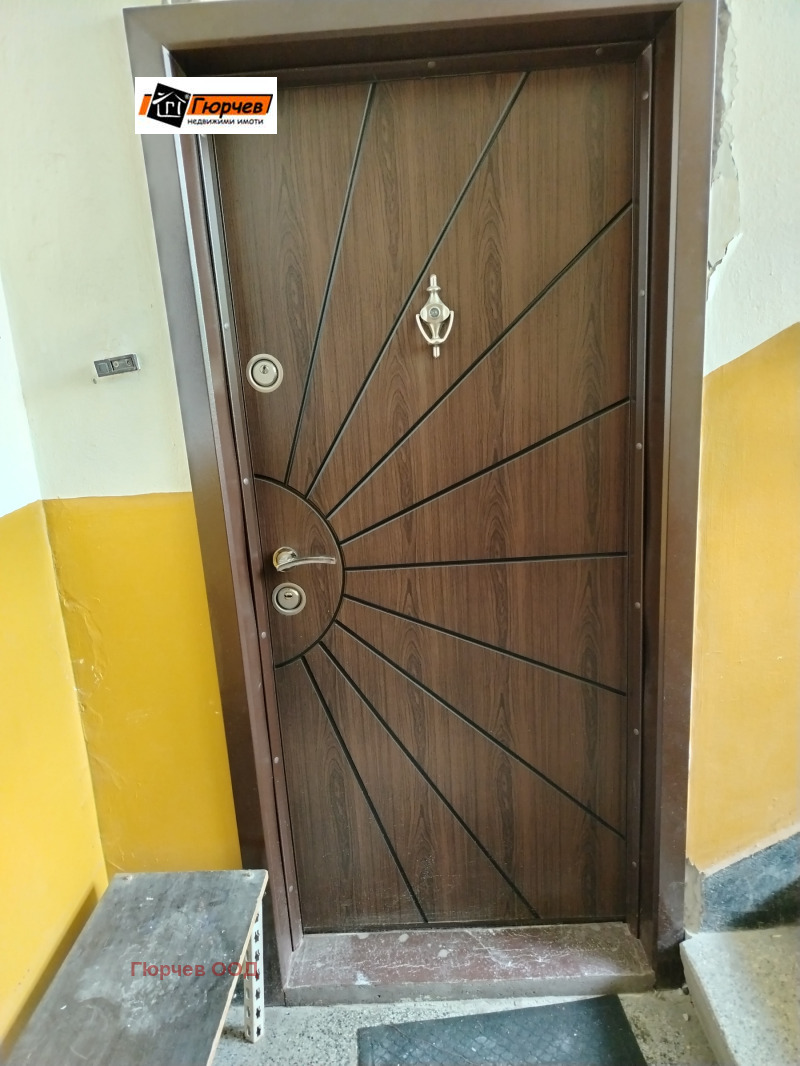 Продава  2-стаен град Русе , Родина 2 , 61 кв.м | 75365893