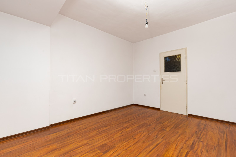 For Sale  3 bedroom Plovdiv , Kamenitsa 1 , 179 sq.m | 54931541 - image [3]