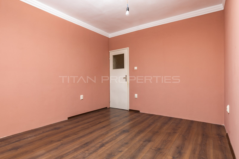 For Sale  3 bedroom Plovdiv , Kamenitsa 1 , 179 sq.m | 54931541 - image [2]