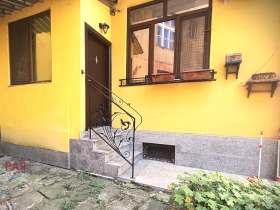 1 quarto Doktorski pametnik, Sofia 12