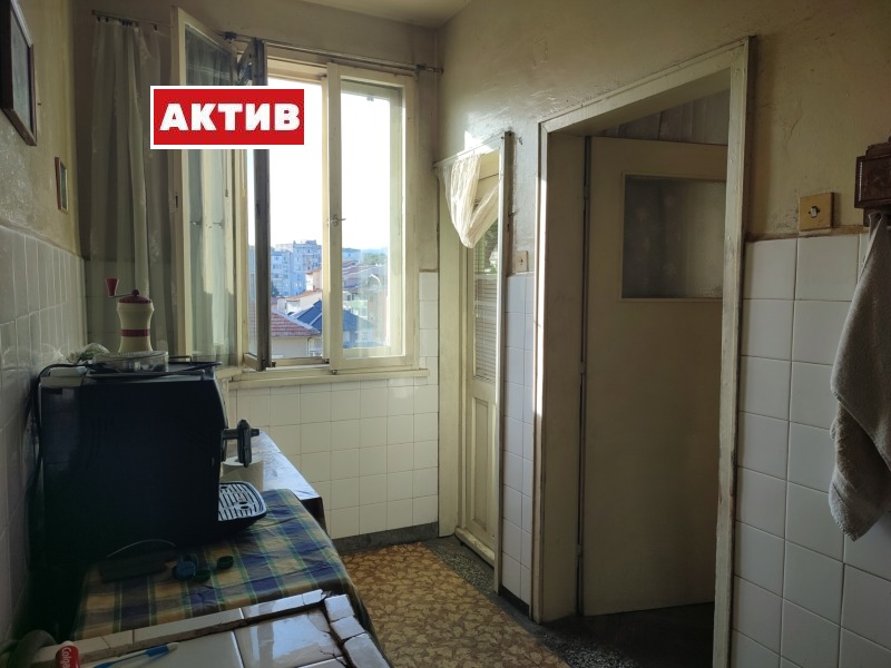 De vânzare  3 dormitoare Târgoviște , Țentâr , 104 mp | 73142645 - imagine [2]