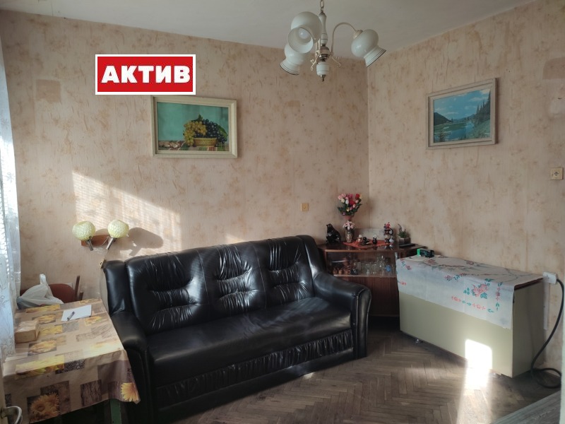 Продава 4-СТАЕН, гр. Търговище, Център, снимка 1 - Aпартаменти - 47620934