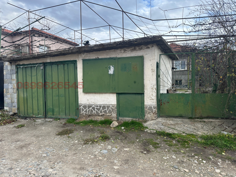 Продава КЪЩА, с. Яхиново, област Кюстендил