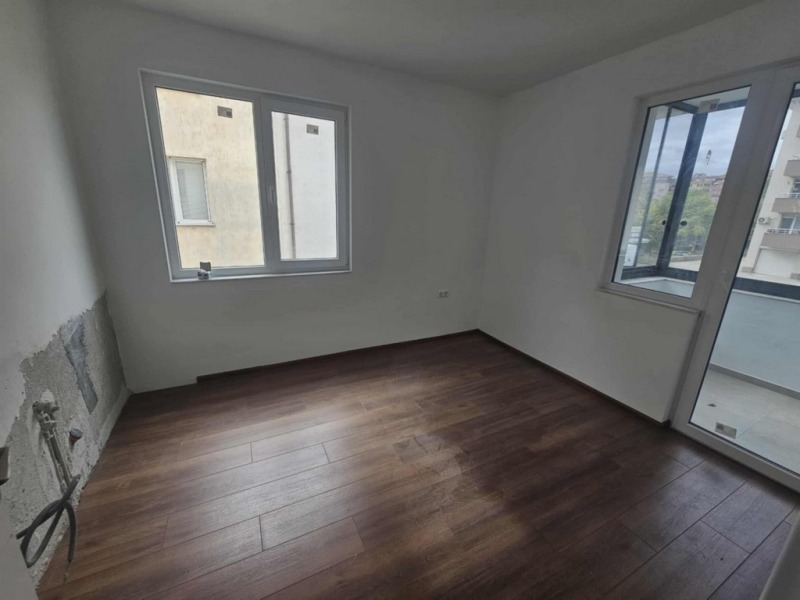 Na sprzedaż  1 sypialnia Kardżali , Wazrożdenci , 65 mkw | 38450171
