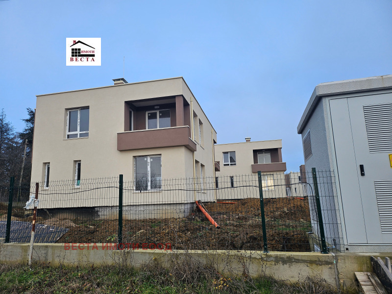 Продава КЪЩА, гр. Варна, м-т Боровец - юг