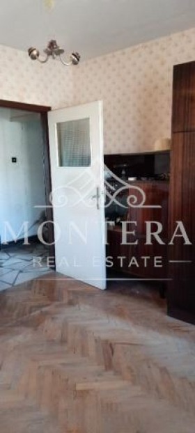 Продава 4-СТАЕН, гр. Варна, Цветен квартал, снимка 9 - Апартаменти - 54021481