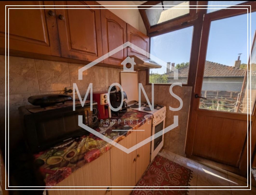 Продава КЪЩА, гр. Дебелец, област Велико Търново, снимка 2 - Къщи - 51846241