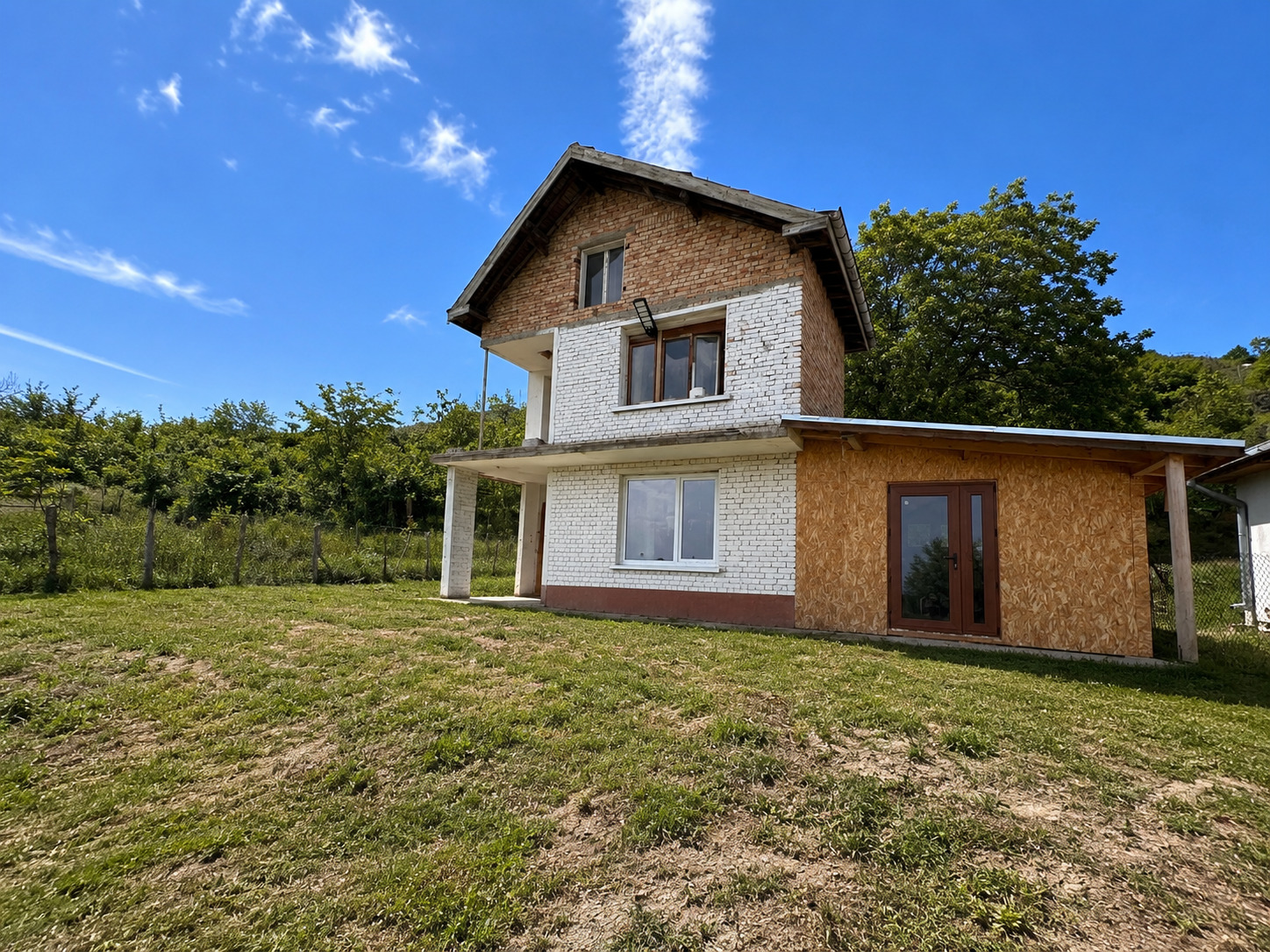 Продава ВИЛА, гр. Шумен, м-т Под Манастира
