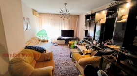 Продава 3-стаен град Русе Възраждане - [1] 