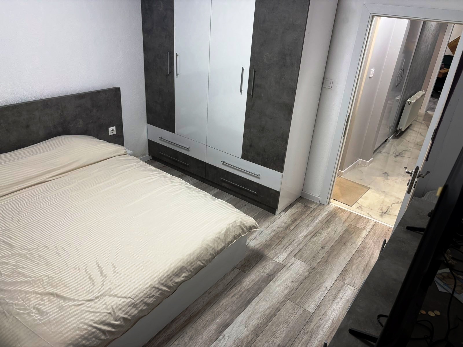 Продава 3-СТАЕН, гр. Бургас, Братя Миладинови, снимка 2 - Апартаменти - 53524325