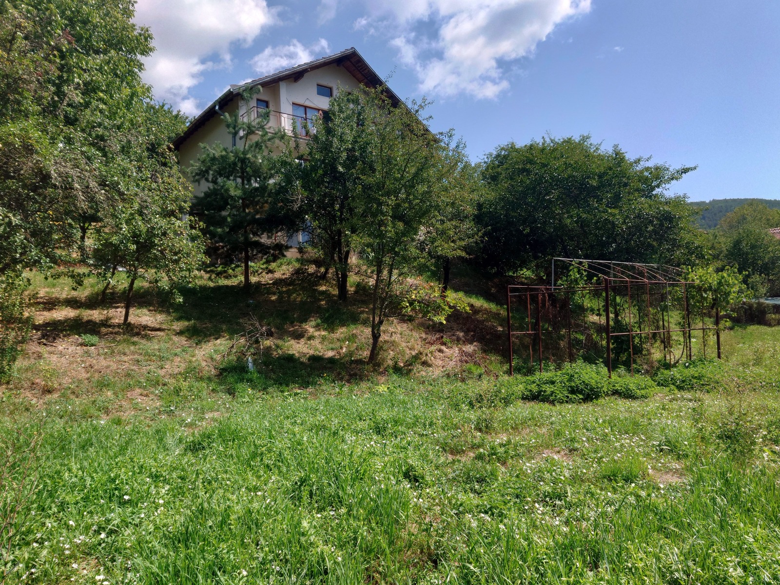 Продава КЪЩА, с. Банище, област Перник, снимка 2 - Къщи - 50445208