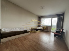 1 quarto Vazrajdane 3, Varna 1