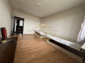 1 quarto Vazrajdane 3, Varna 2