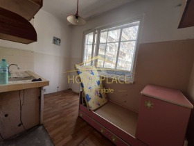 1 quarto Vazrajdane 3, Varna 4