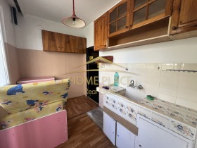 1 quarto Vazrajdane 3, Varna 5