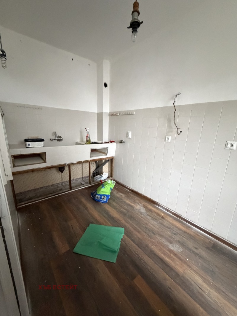 Продава МНОГОСТАЕН, гр. Добрич, Свети Георги, снимка 10 - Апартаменти - 52800252