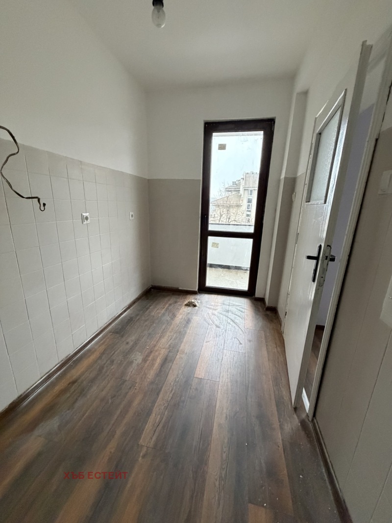 Продава МНОГОСТАЕН, гр. Добрич, Свети Георги, снимка 3 - Апартаменти - 52800252