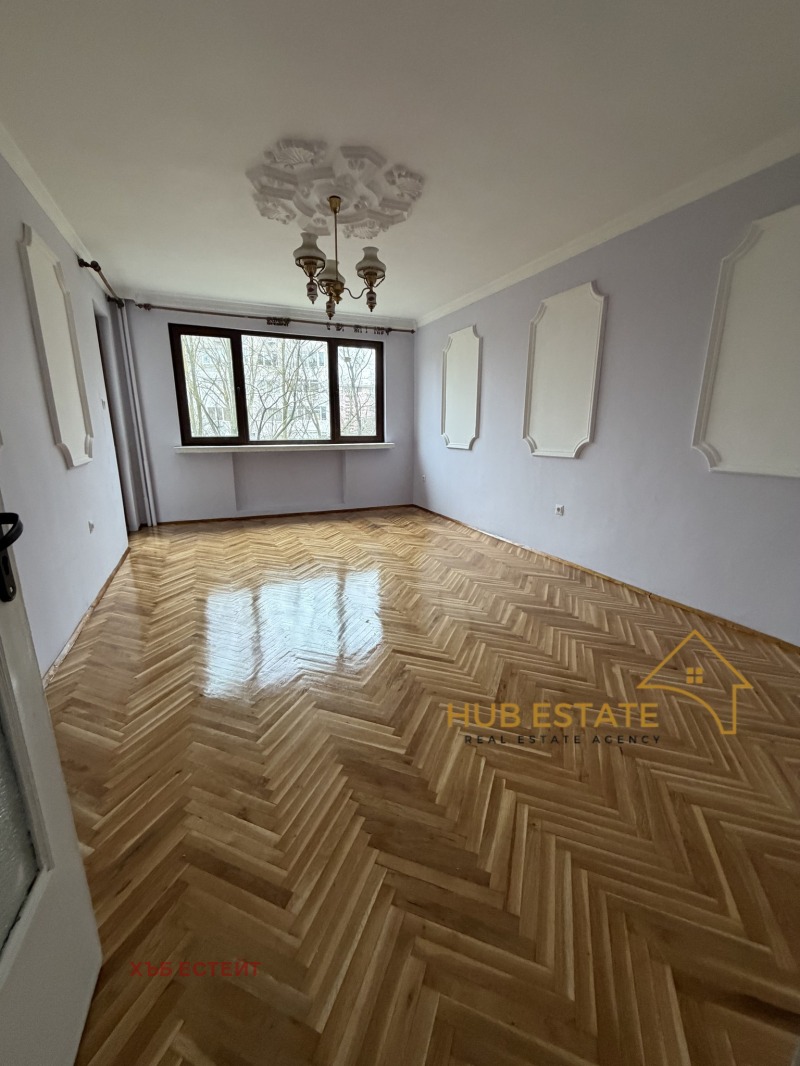 Продава МНОГОСТАЕН, гр. Добрич, Свети Георги, снимка 2 - Апартаменти - 52800252