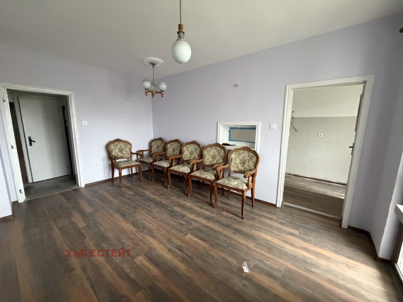 Продава МНОГОСТАЕН, гр. Добрич, Свети Георги, снимка 6 - Апартаменти - 52800252