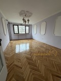 Продава МНОГОСТАЕН, гр. Добрич, Свети Георги, снимка 2