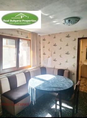 Hus Shirok tsentar, Ruse