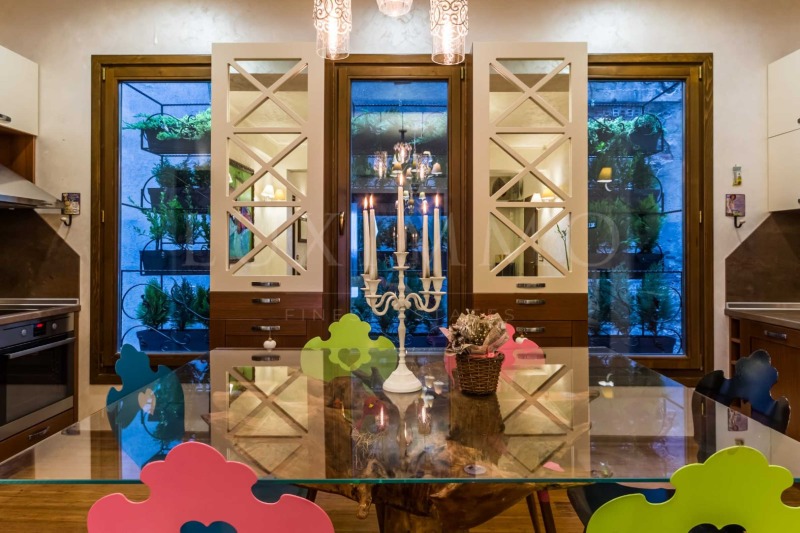 Продава 4-СТАЕН, гр. София, Център, снимка 2 - Апартаменти - 53425367