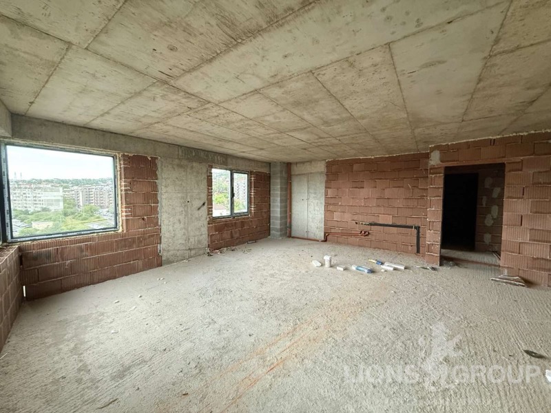 In vendita  2 camere da letto Varna , Vazragdane 4 , 123 mq | 73777998