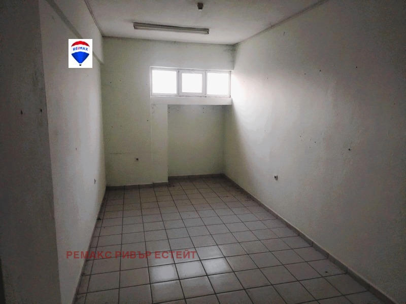 Продава МАГАЗИН, гр. Русе, Ялта, снимка 2 - Магазини - 52635508