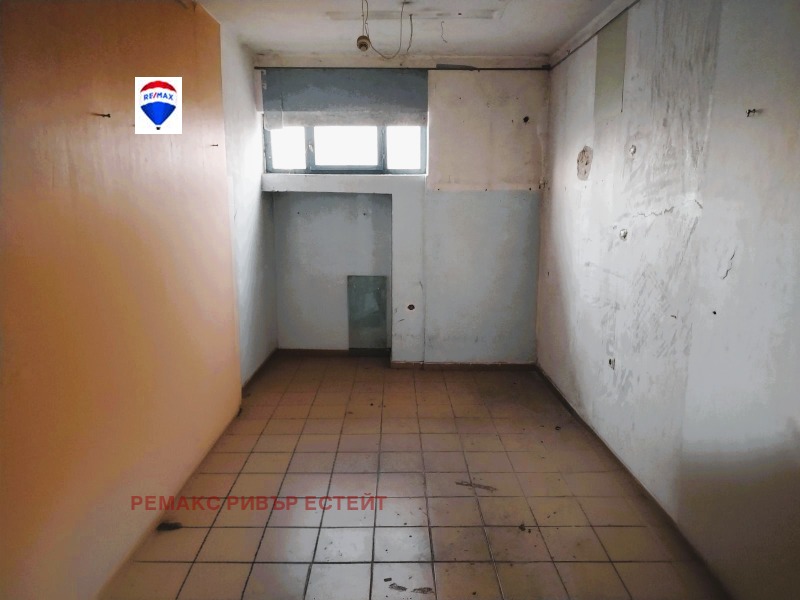 Продава МАГАЗИН, гр. Русе, Ялта, снимка 5 - Магазини - 52635508