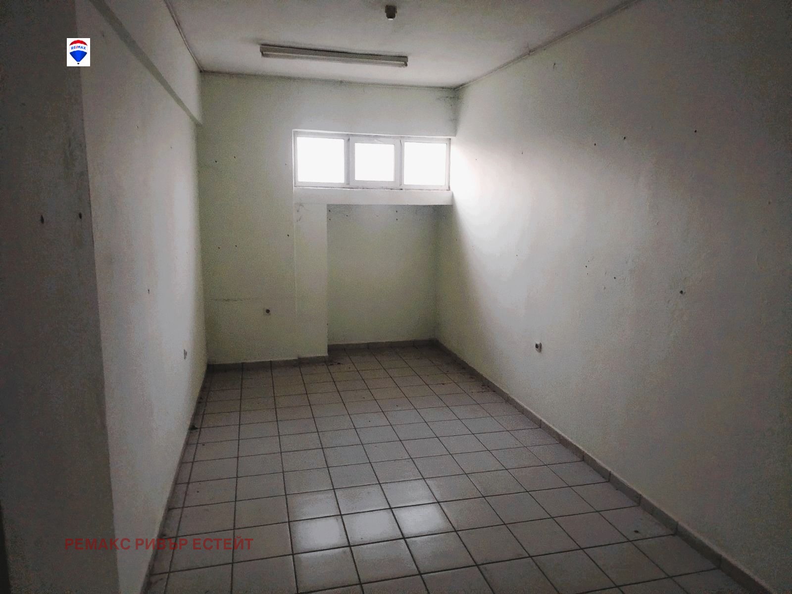 Продава МАГАЗИН, гр. Русе, Ялта, снимка 2 - Магазини - 52635508