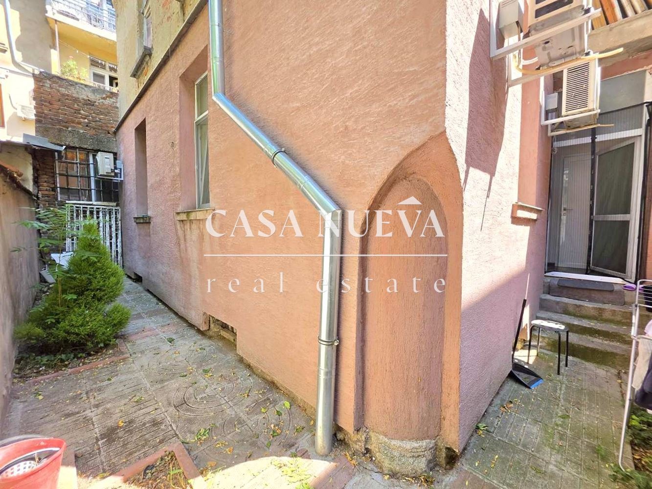 Продава ЕТАЖ ОТ КЪЩА, гр. София, Център, снимка 2 - Етаж от къща - 55899940