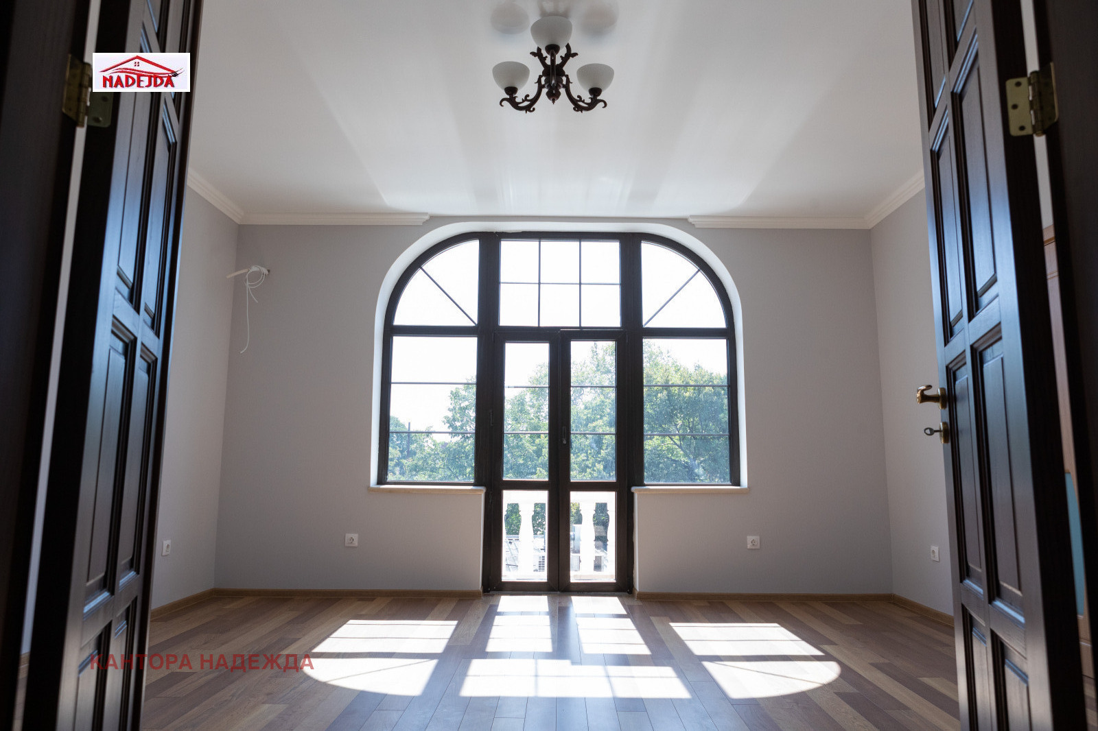 Продава КЪЩА, гр. Варна, Център, снимка 2 - Къщи - 55137694
