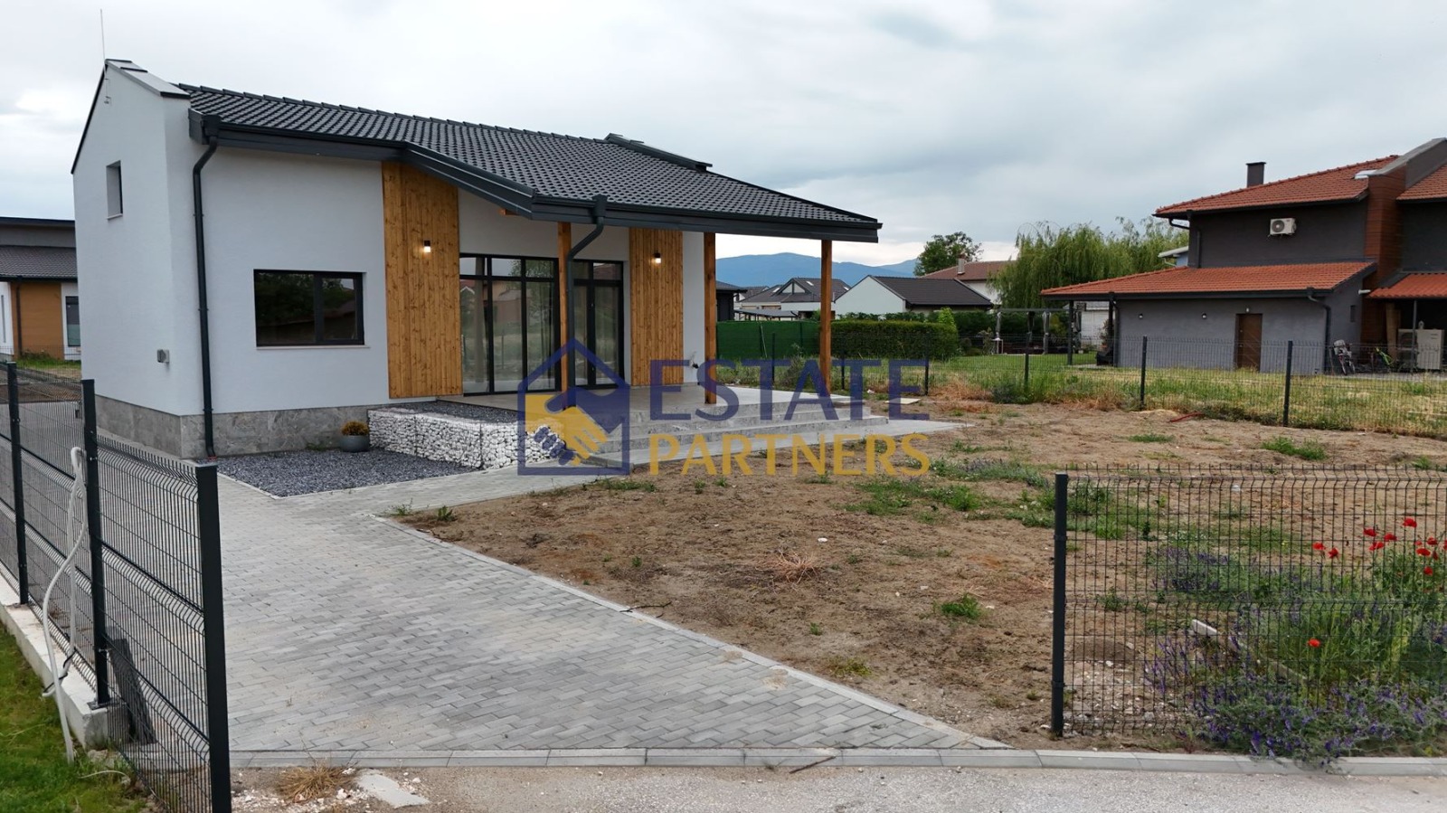 Продава КЪЩА, с. Радиново, област Пловдив, снимка 2 - Къщи - 54618655