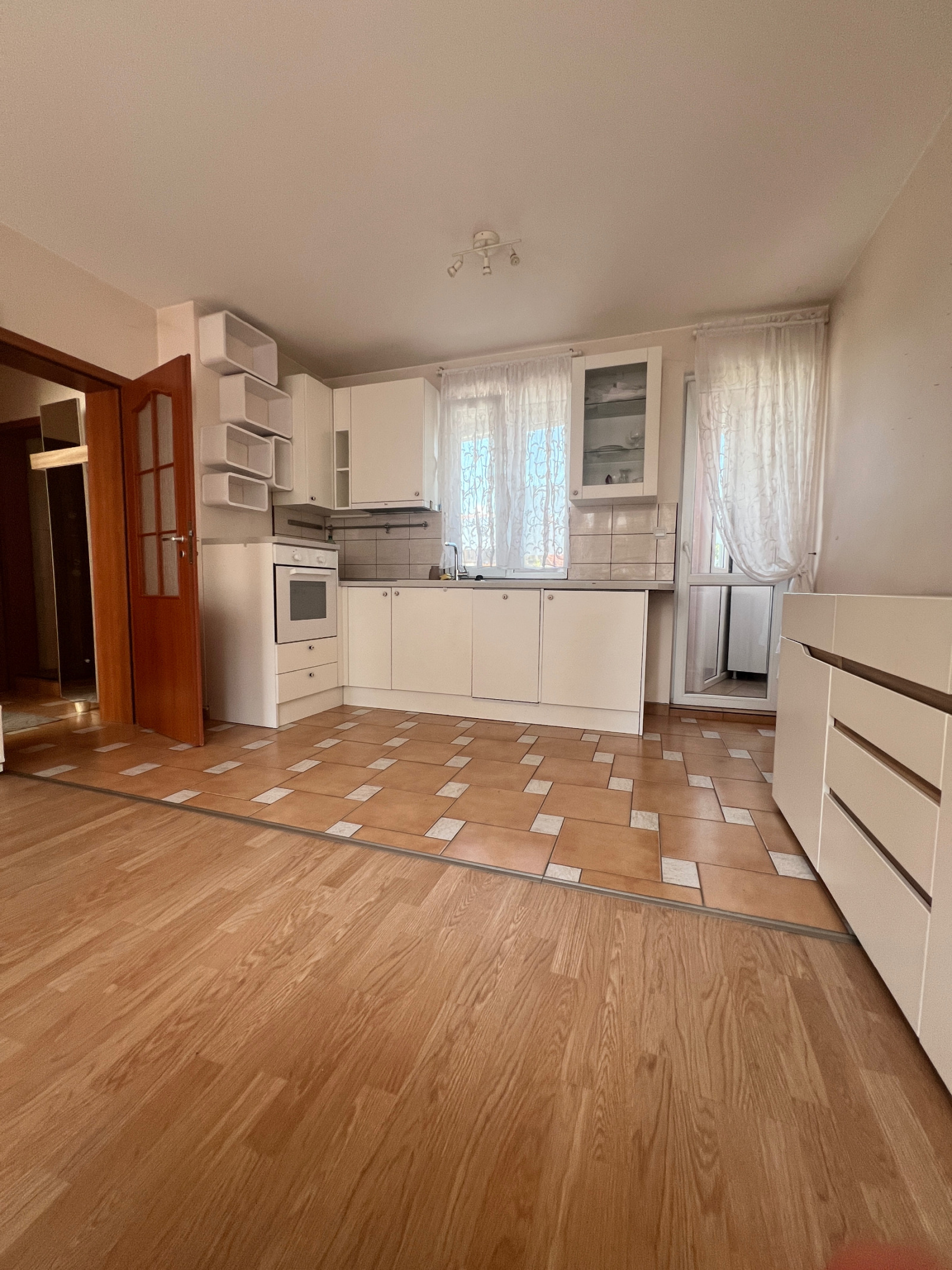 Продава 2-СТАЕН, гр. София, Редута