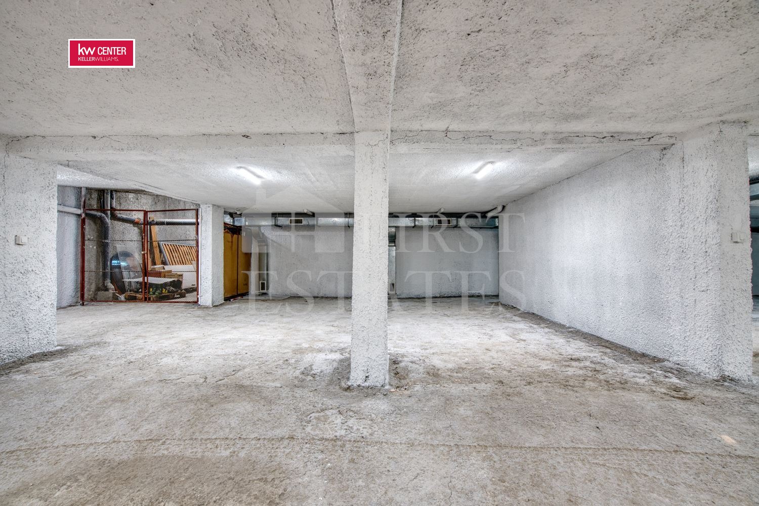 Продава ГАРАЖ, ПАРКОМЯСТО, гр. София, Изток, снимка 2 - Гаражи и паркоместа - 54778350