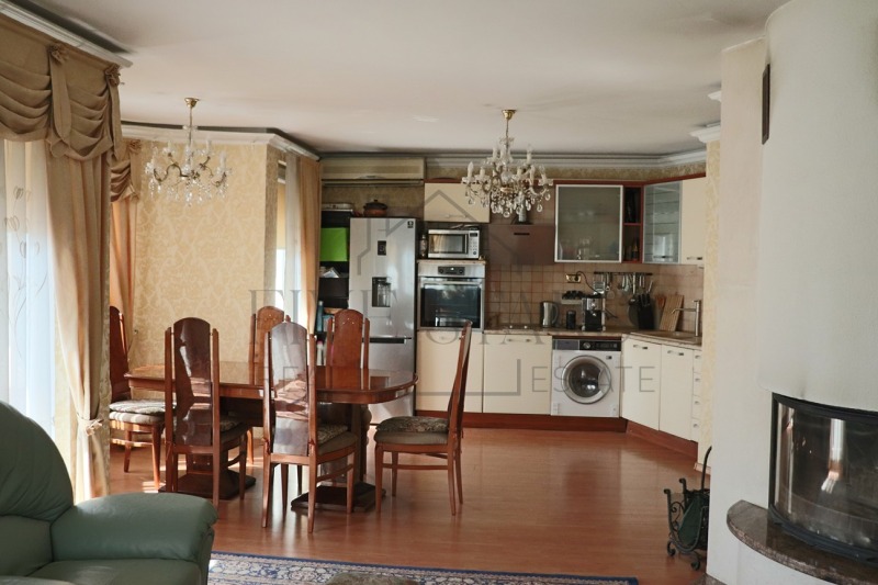 Продава МНОГОСТАЕН в град Варна, Зимно кино Тракия - 175 кв.м / 420 000 € » 821 448.60 лв., ФАЙВ СТАРС