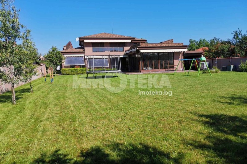 Продава КЪЩА в област Перник, с. Долни Раковец - 448 кв.м / 550 000 € » 1 075 706.50 лв., ИМОТЕКА