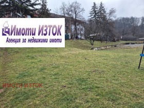 Komplo Kristal, Pernik 8